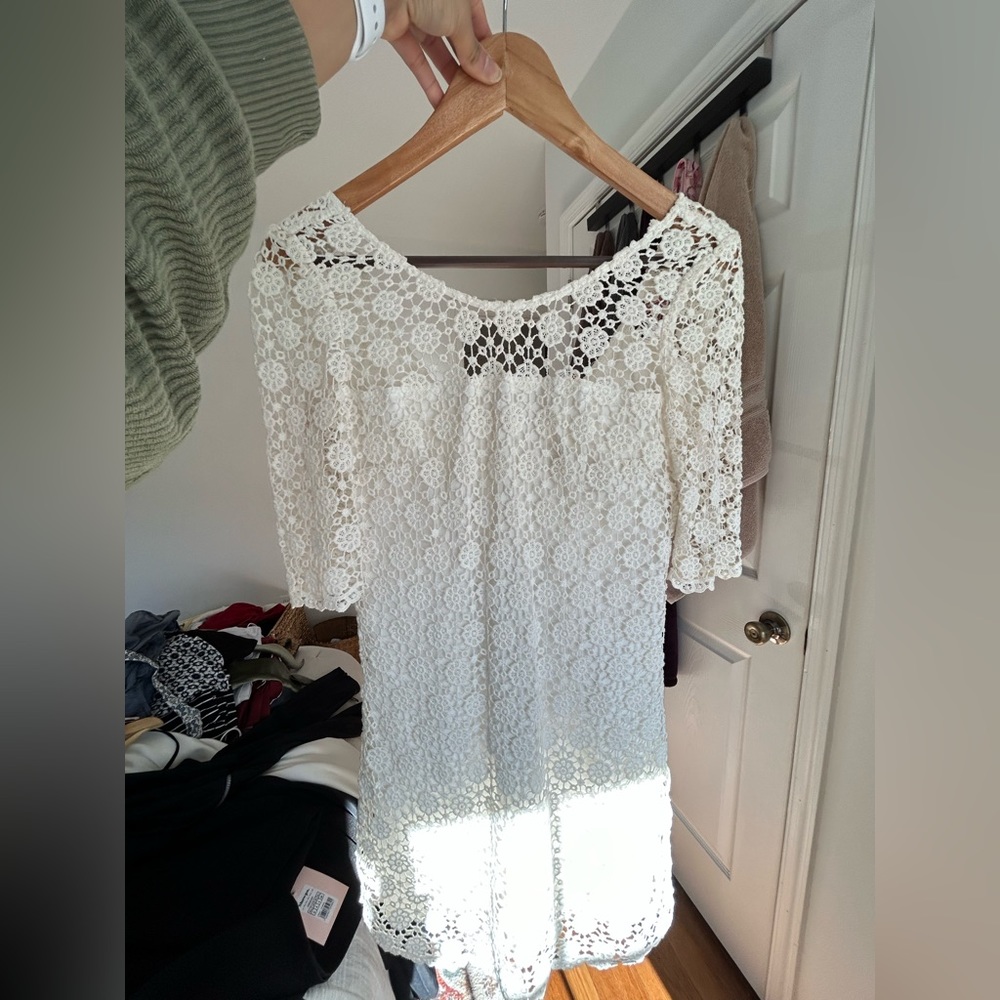 White Abercrombie & Fitch floral lace sleeved dress